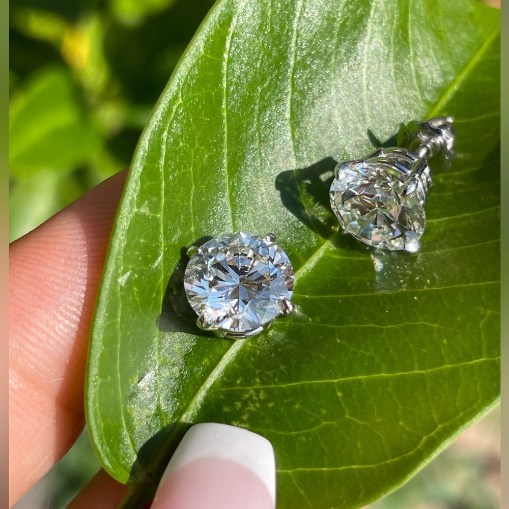 5.23 H vs1 certified studs in PLATINUM screw backs IGI cert